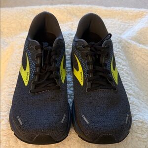 Brooks Ghost 14 Charcoal and Neon Yellow Sneakers